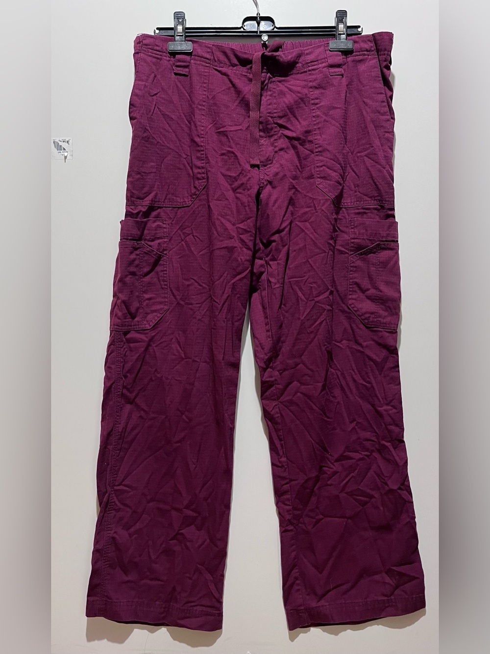 Carhartt Men's Cargo Pants in Deep Berry Sz large